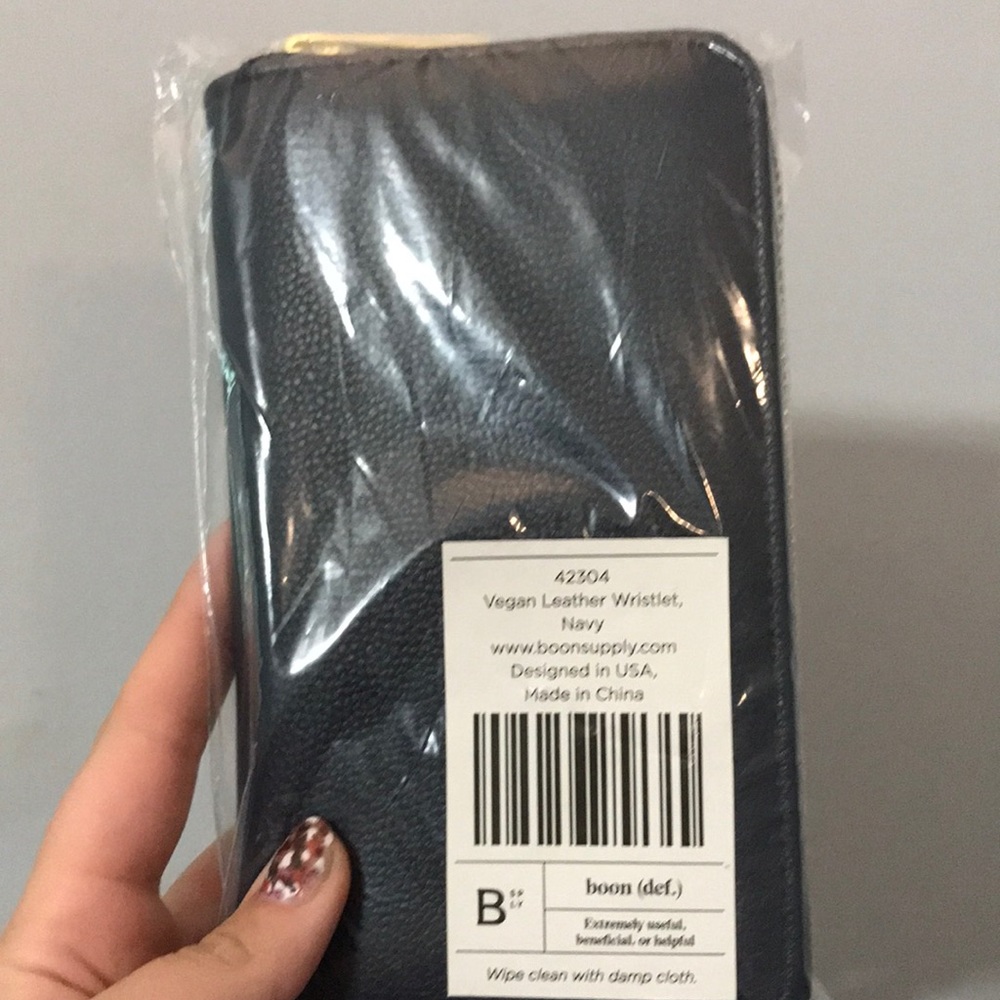 Vegan Leather Wristlet (Navy)